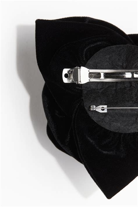 Cache-tétons en forme de fleur noire avec des détails en tissu