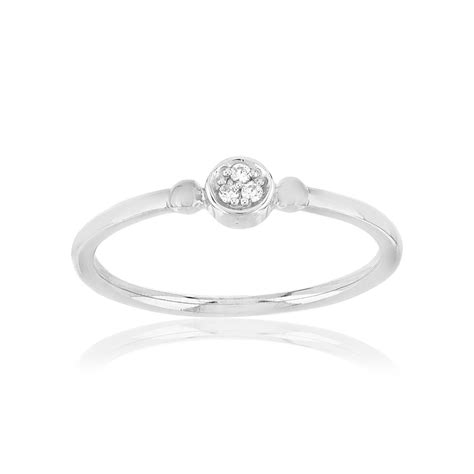 Un assortiment de bagues MATY en argent avec différentes pierres précieuses.