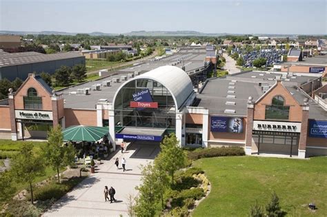 Vue aérienne du centre de marques McArthurGlen Troyes