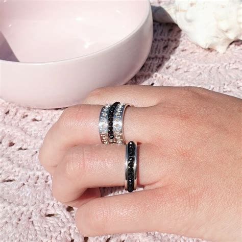 Bague en argent thaïlandais ornée d'un spinelle noir
