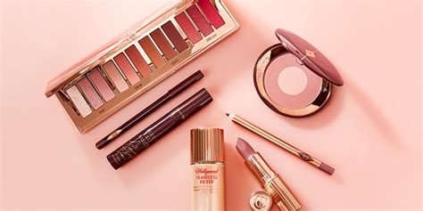 Montage photo présentant une sélection variée de produits de maquillage et de soins de grandes marques.