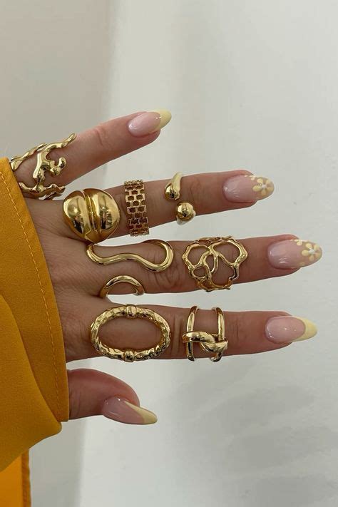 Collection variée de bagues de style saoudien