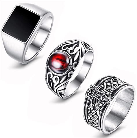 Schéma représentant la diversité des bijoux pour hommes : bracelets, bagues, colliers, pendentifs, chevalières.