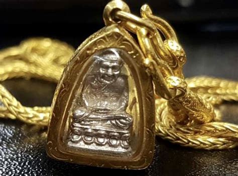 Illustration historique représentant des amulettes en topaze