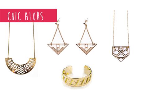 Photographie d'une sélection de bijoux fantaisistes Chic Alors aux designs originaux.