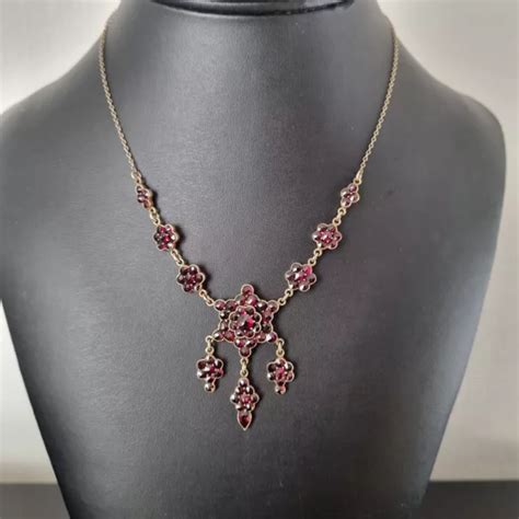 Collier ancien en or serti de grenats, style Georgien