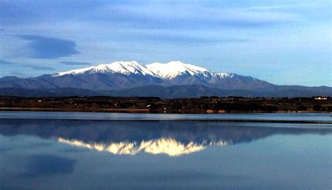 Vue du massif du Canigou, région potentiellement riche en gisements de grenats