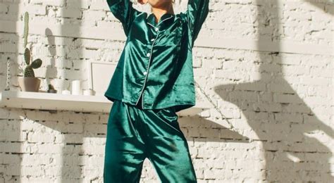 Schéma comparatif des caractéristiques des pyjamas de différentes marques (confort, élégance, matériaux)