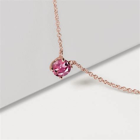 Collier orné d'une tourmaline rose de taille cabochon