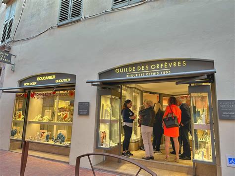 Photo de la façade de la bijouterie à Versailles