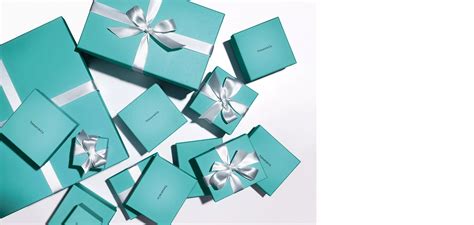 Illustration de la célèbre Tiffany Blue Box®, soulignant son design iconique et son caractère écologique avec le logo FSC®.