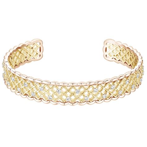 Sélection de bracelets de luxe Tiffany & Co., incluant des modèles en diamant, or et des designs iconiques.