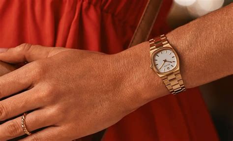 Une montre élégante et moderne, un cadeau intemporel pour la Saint-Valentin.