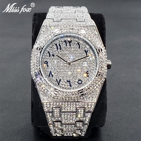 Montre de luxe avec un gros diamant
