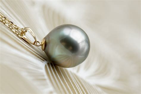 Infographie expliquant la structure d'une perle Swarovski Crystal Pearl.