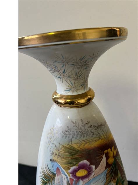 Vase sur piédouche Prou N°2 Les Skis. Porcelaine dure de Sèvres datée de 1937.