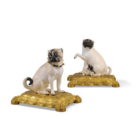 Paire de statuettes de carlins en porcelaine de Meissen.