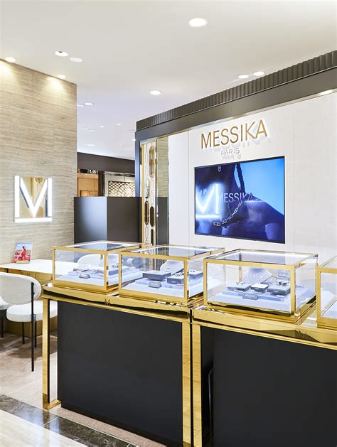 Photo d'une boutique Messika élégante et épurée