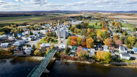 Vue aérienne d'un paysage réalisée par drone