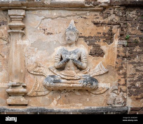 Exemple de sculpture bouddhique fragmentaire