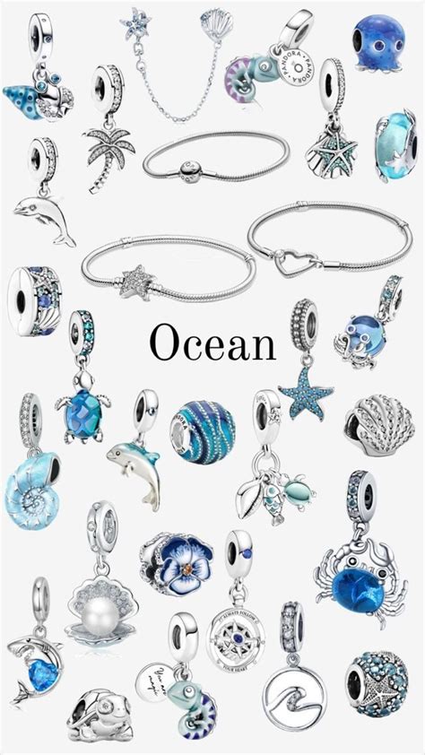 Collage de différents charms Pandora illustrant diverses significations (voyage, amour, famille, etc.)