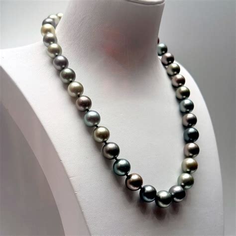Exemple de collier de perles grises de Tahiti parfaitement assorties