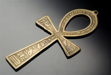 Représentation de l'Ankh, la croix égyptienne, symbolisant la vie et l'immortalité.