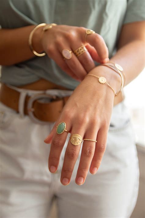 Photographie de bijoux artisanaux élégants