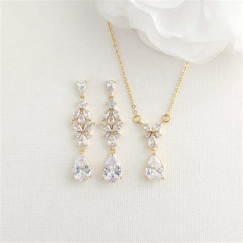 Exemples de bijoux Pandora pour témoins de mariage : bracelet, collier et boucles d'oreilles.