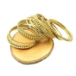 Collection de bangles dorés indiens, bracelets traditionnels