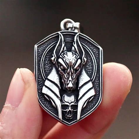 Exemple de pendentif gothique avec une composition verticale