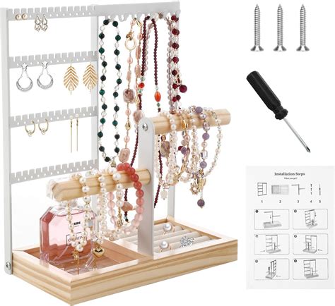 Collage de différents bijoux en bois : bagues, bracelets, colliers, boucles d'oreilles