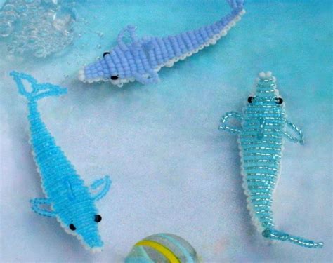 Photo du dauphin fini en perles de rocaille
