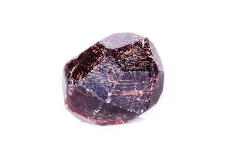 Cristaux de grenat almandin de différentes tailles et couleurs