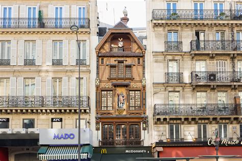 Photographie de la façade de l'entreprise Bellon & Fils, avec une mention de son histoire centenaire.