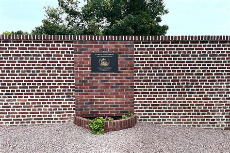 Une plaque commémorative à l'endroit de l'accident de Sam Collier à Watkins Glen