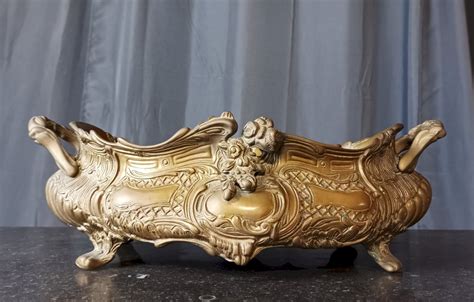 Jardinière en bronze argenté style rocaille avec motifs floraux et coquillages