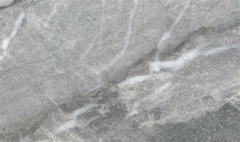 Gros plan sur la texture et les veines de la Pierre Bleue de Savoie