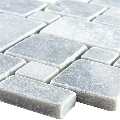 Mosaïque de différentes pierres naturelles : travertin, granit, marbre, ardoise