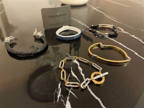Collection de bracelets multi-rangs de différentes marques