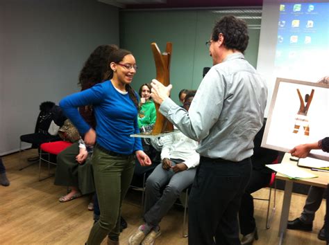 Photo de groupe des jeunes participants aux activités de l'association Pierre de Lune