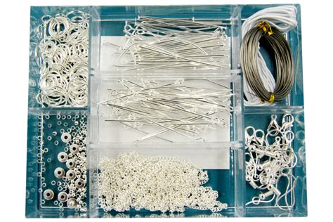 Illustration des différents types d'apprêts pour bijoux : anneaux, fermoirs, tiges, etc.