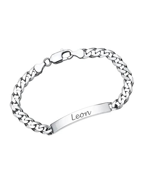 Photo du bracelet en argent avec petits pieds dans son écrin