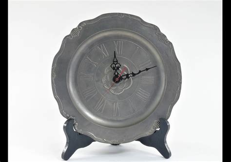 Lampe horloge en étain avec mécanisme de lecture de l'heure par niveau d'huile