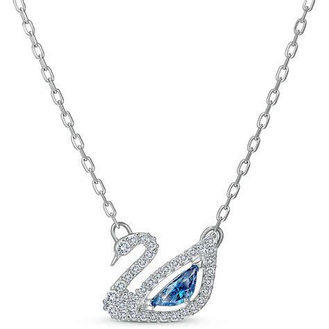 Une sélection variée de colliers Swarovski aux designs élégants et modernes.