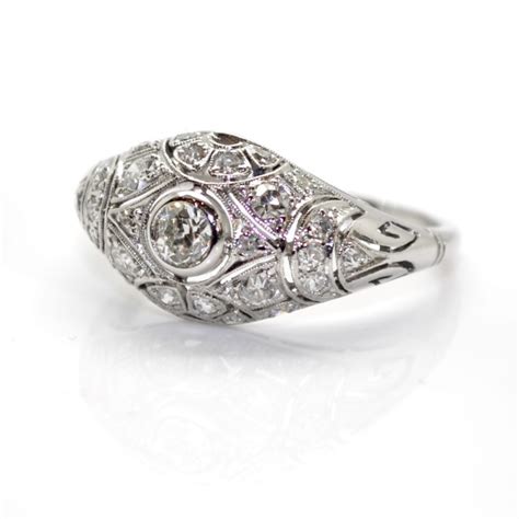 Illustration d'une bague jarretière Art Déco