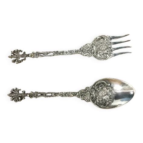 Illustration ancienne de couverts finement ouvragés