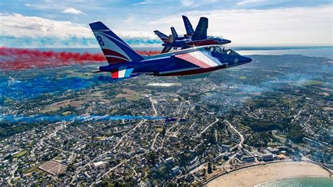 Photo de la Patrouille de France en vol.