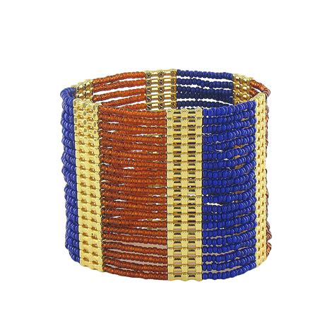 Perles dorées et bleues formant la manchette LEORA, avec un fermoir aimanté visible.