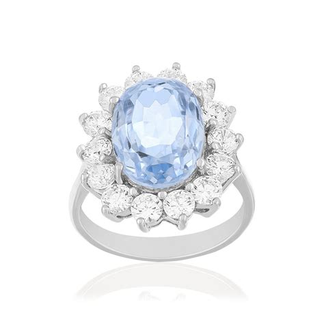 Photographie d'une bague MATY en argent 925 avec cristal bleu et zirconias